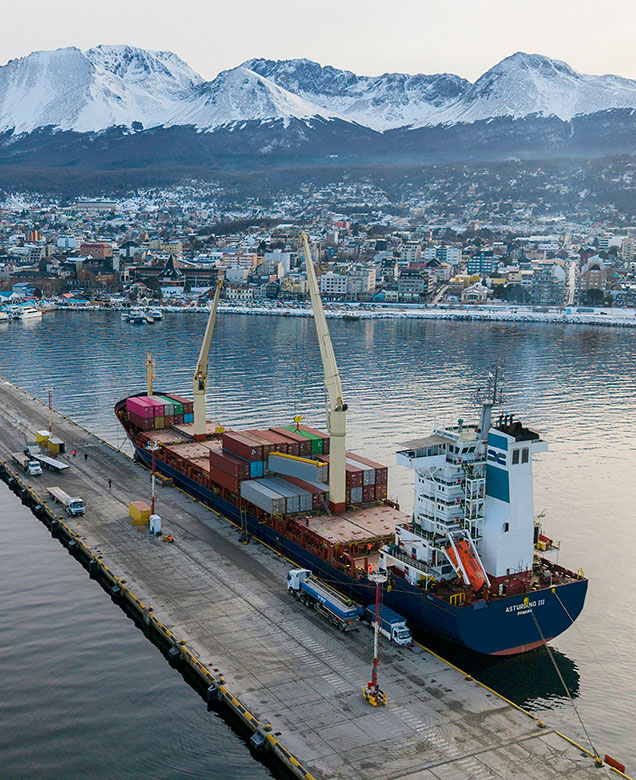 Transporte de cabotaje entre los puertos del sur del país, conectándolos con el resto del territorio y el mundo